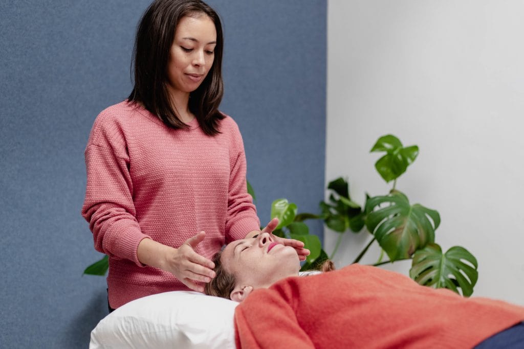Can Reiki help reduce physical pain?